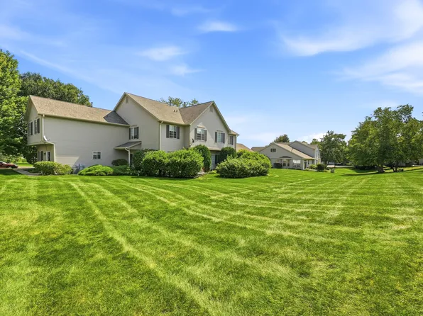 2051 Village View Dr, Yorkville, IL 60560