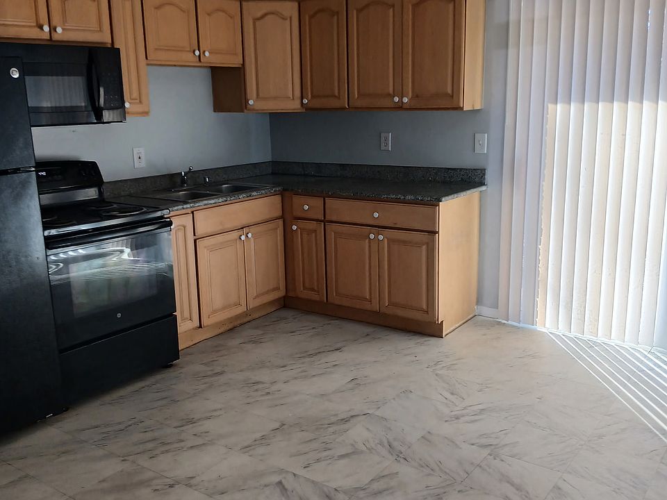 1st image of 628 Camrose Dr