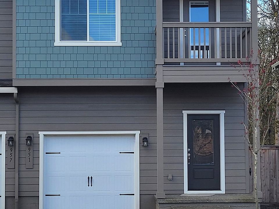 1st image of 951 NE 14th St