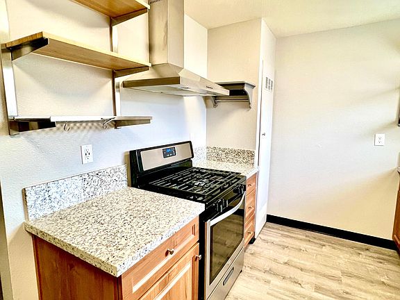 2nd image of 763 Hayes Ave #8
