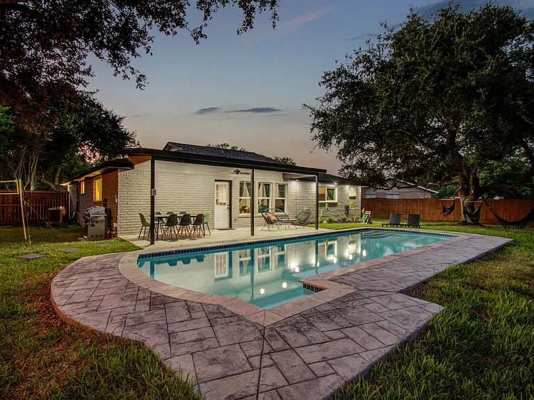 17155 Barcelona Dr — Photo 35