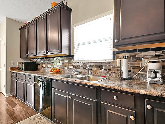 5th image of 104 Bradley Ct