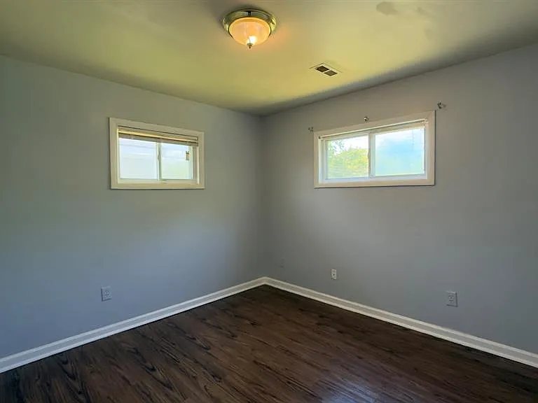 26742 Penn St — Photo 11