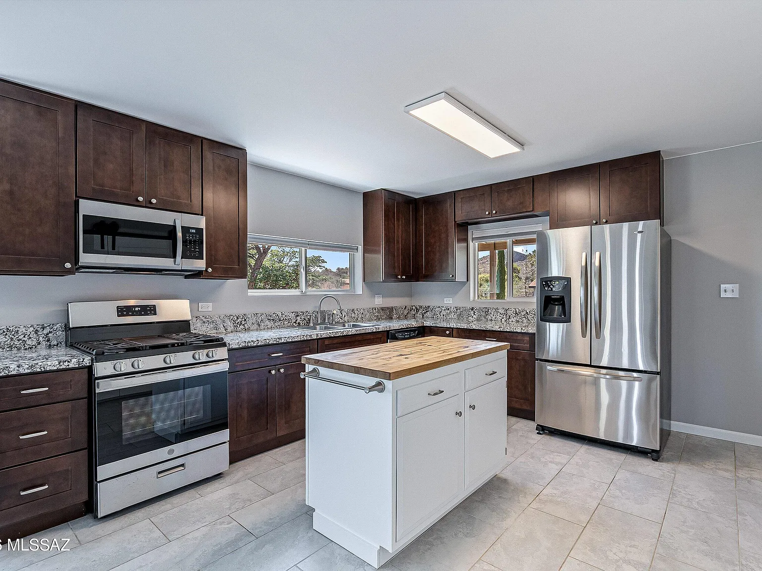 3 bed, 1.0 bath, 1313 sqft, $1,670 — Photo 3