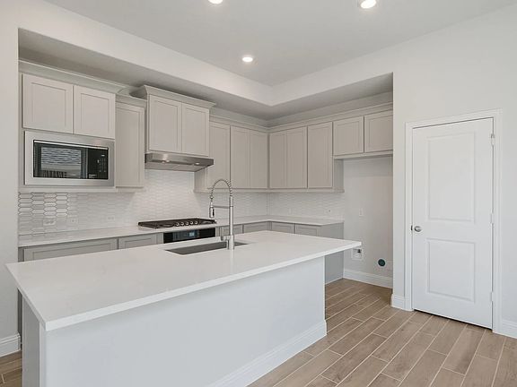 Plan 3019 kitchen - look may vary