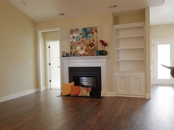 4th image of 208 Kings Way