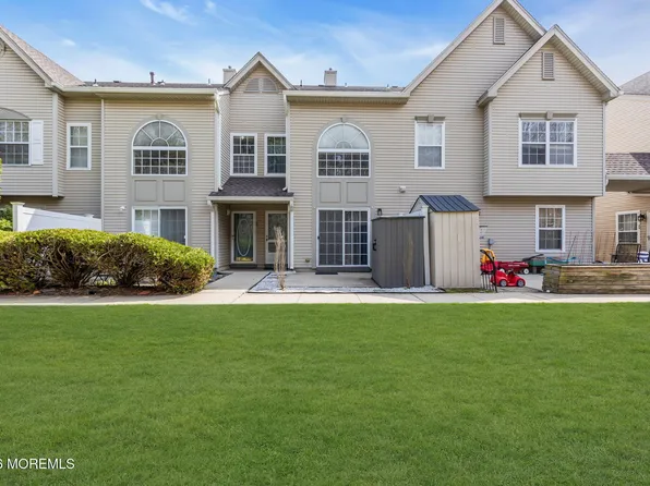 45 Dover Court, Tinton Falls, NJ 07712