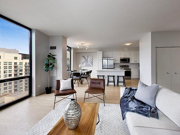 4th image of 435 W Erie St APT 1508