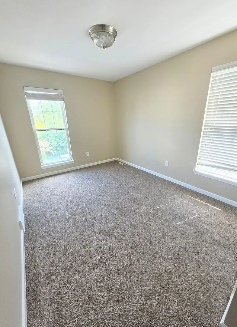 1691 Maple Road — Photo 2