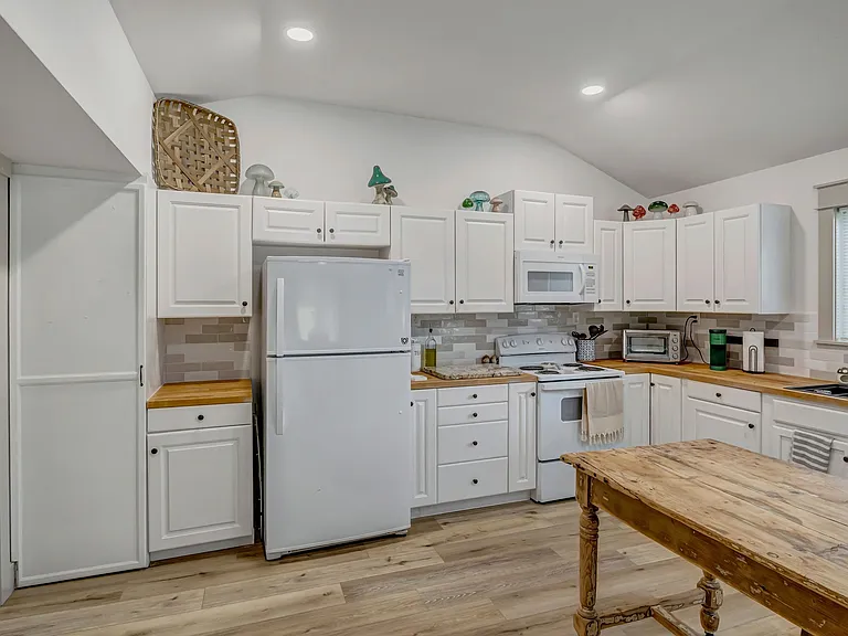 Spence Cir — Photo 8