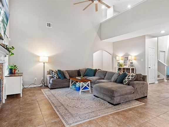 4th image of 1814 Barretts Glen Dr