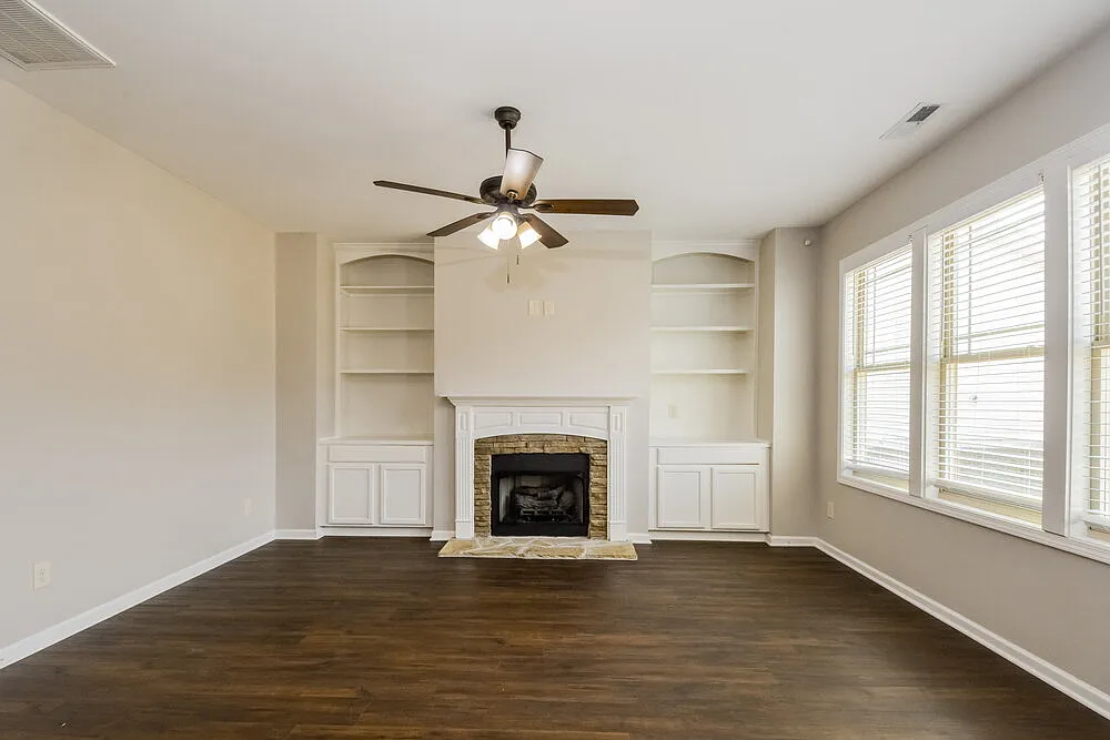 3 bed, 2.5 bath, 1704 sqft, $2,830 — Photo 4