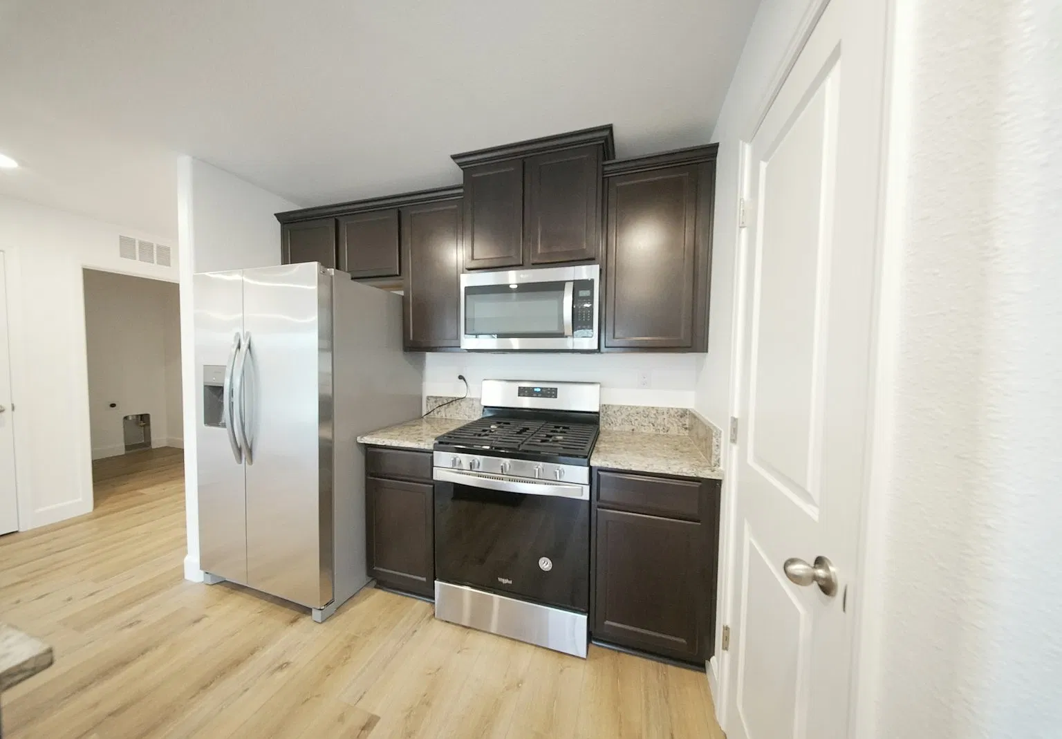 547 Virginia Ave — Photo 4
