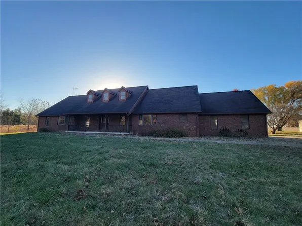 917-2600 East Rd, Strasburg, IL 62465