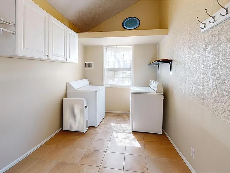 810 Lowell Blvd — Photo 24
