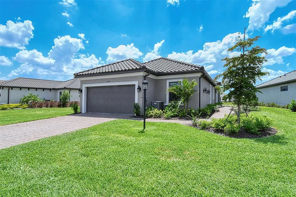 3 bed, 2.0 bath, 1920 sqft, $12,000 — Photo 1