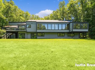 650 Greentree Ln NE, Ada, MI 49301