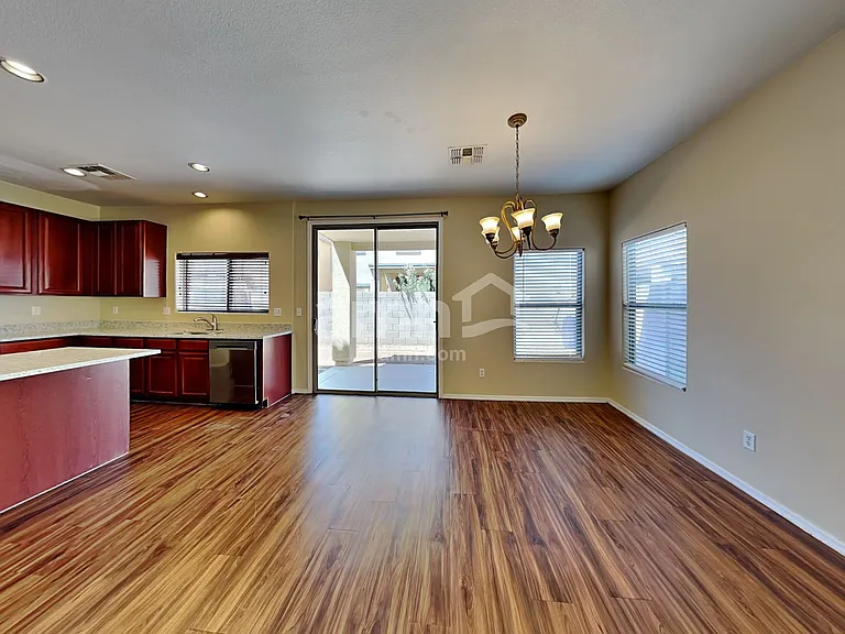 6424 W Branham Ln — Photo 6