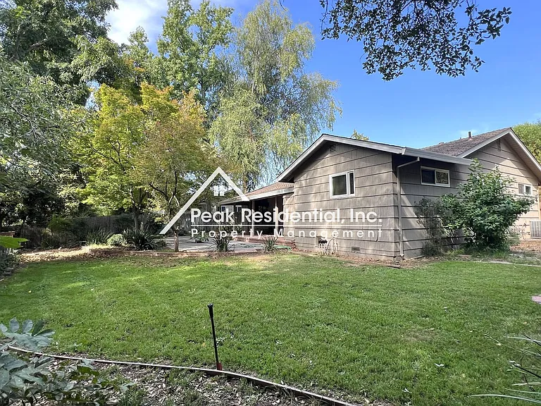 4552 Briarwood Dr — Photo 23