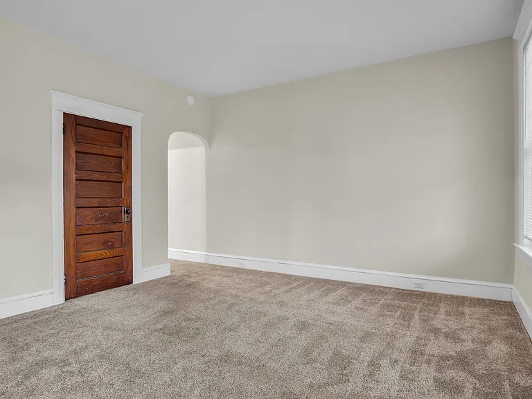 Living Room 15.5'x11.5' with front door facing the street