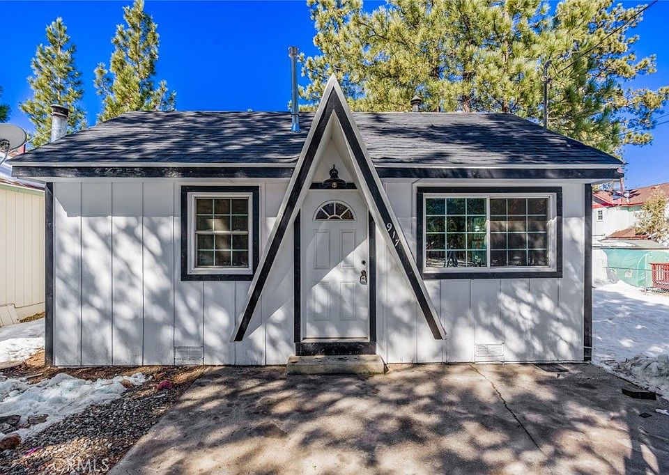 1st image of 917 Cypress Ln