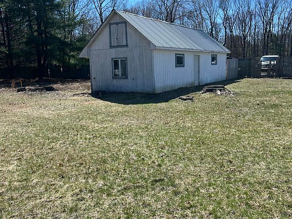 2nd image of 610 Saratoga Road