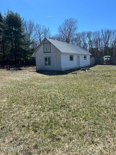 2nd image of 610 Saratoga Road