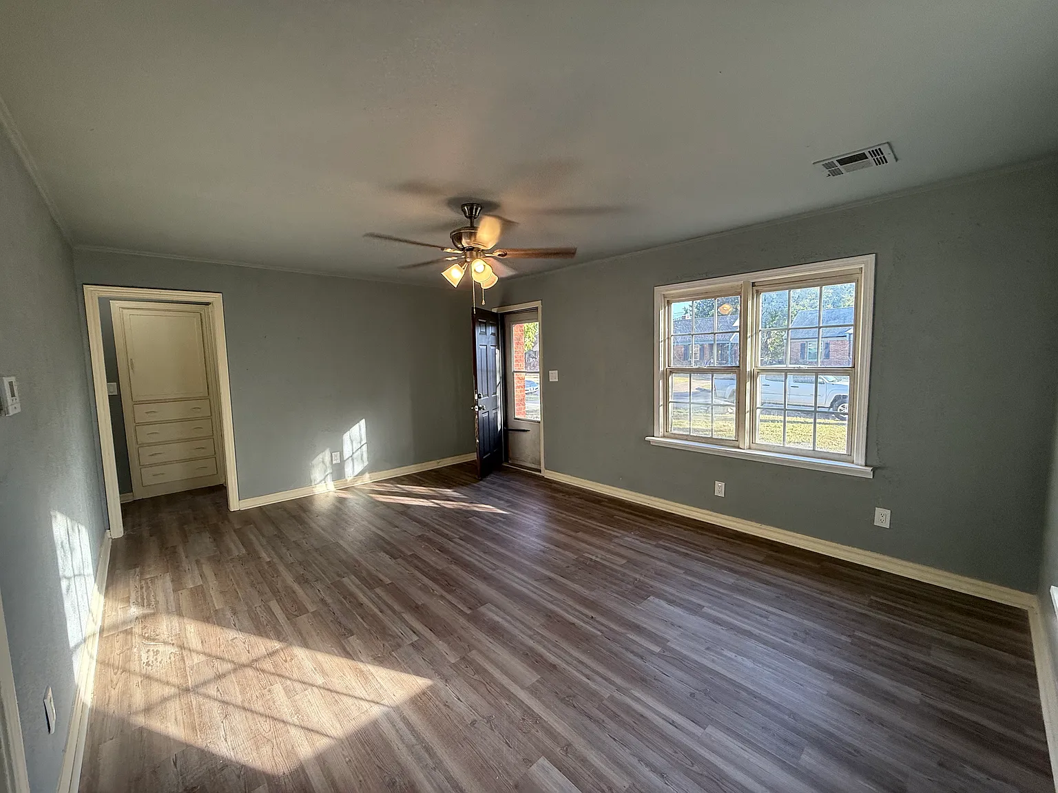 2 bed, 1072 sqft, $1,100 — Photo 2