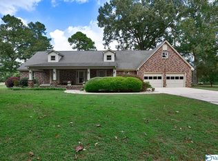 347 Golfview Dr NE, Arab, AL 35016