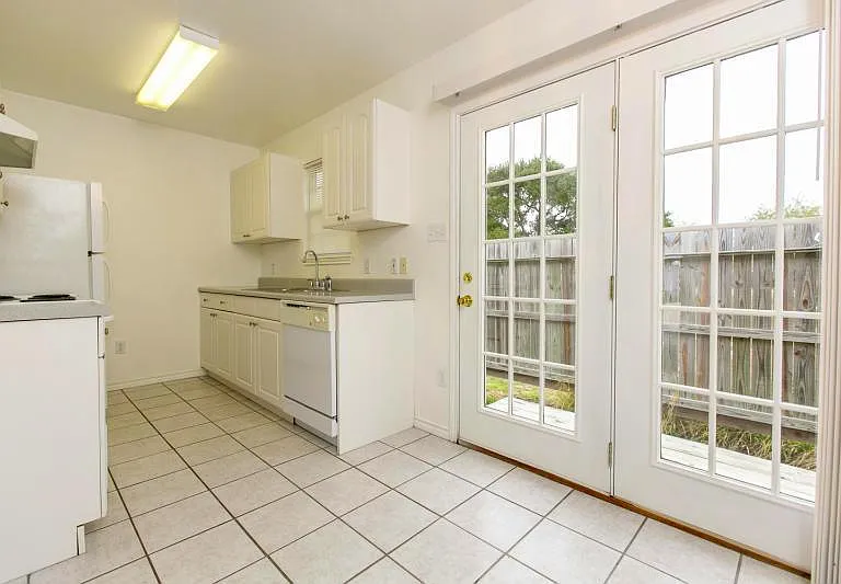 418 Knickerbocker St #2 — Photo 3