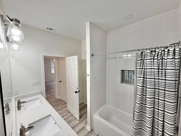 1401 W 7th St — Photo 15