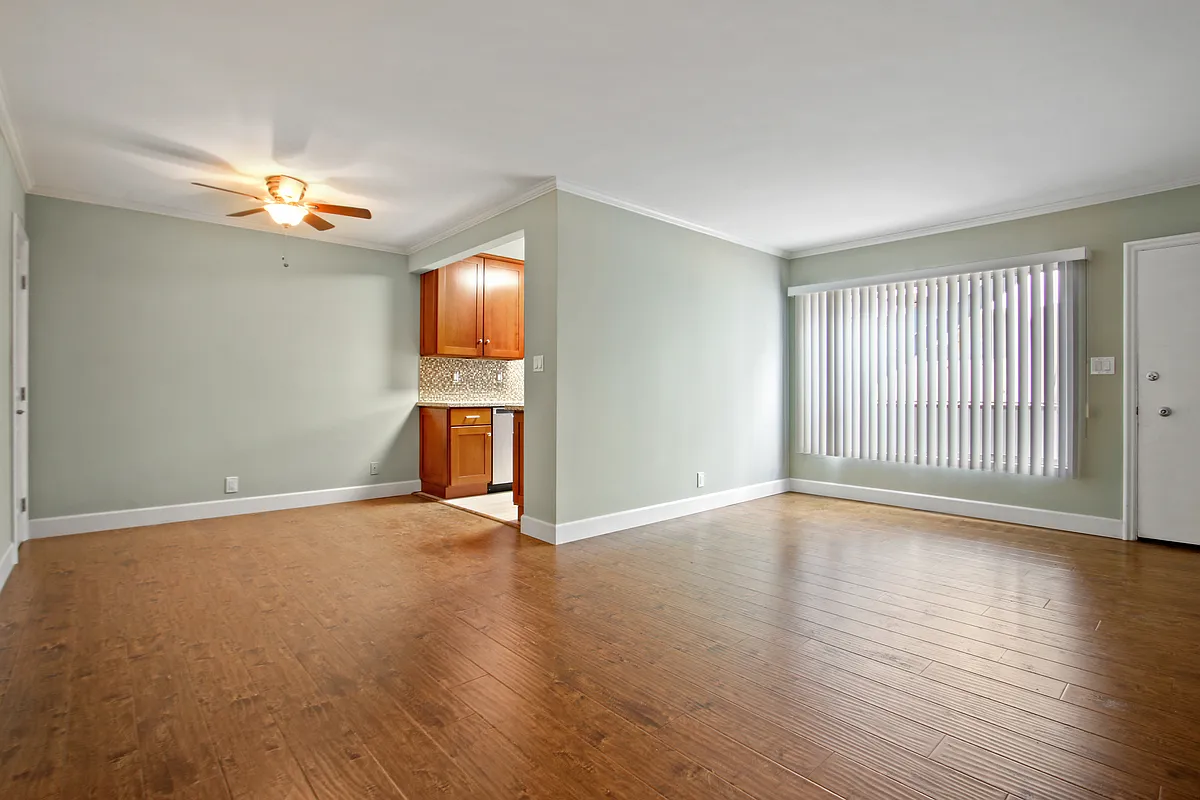 Building Photo - 917 5th St #1