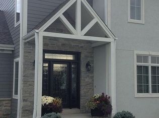 416 River Grove Ln, Hartland, WI 53029