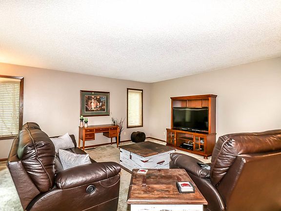 3rd image of 5 Montserrat Ln