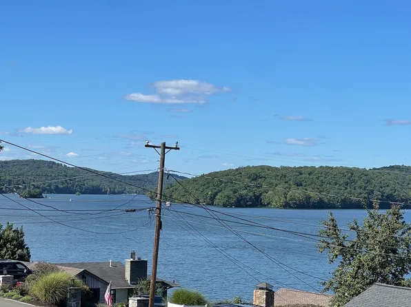 95 North Lake shore Drive, Brookfield, CT 06804