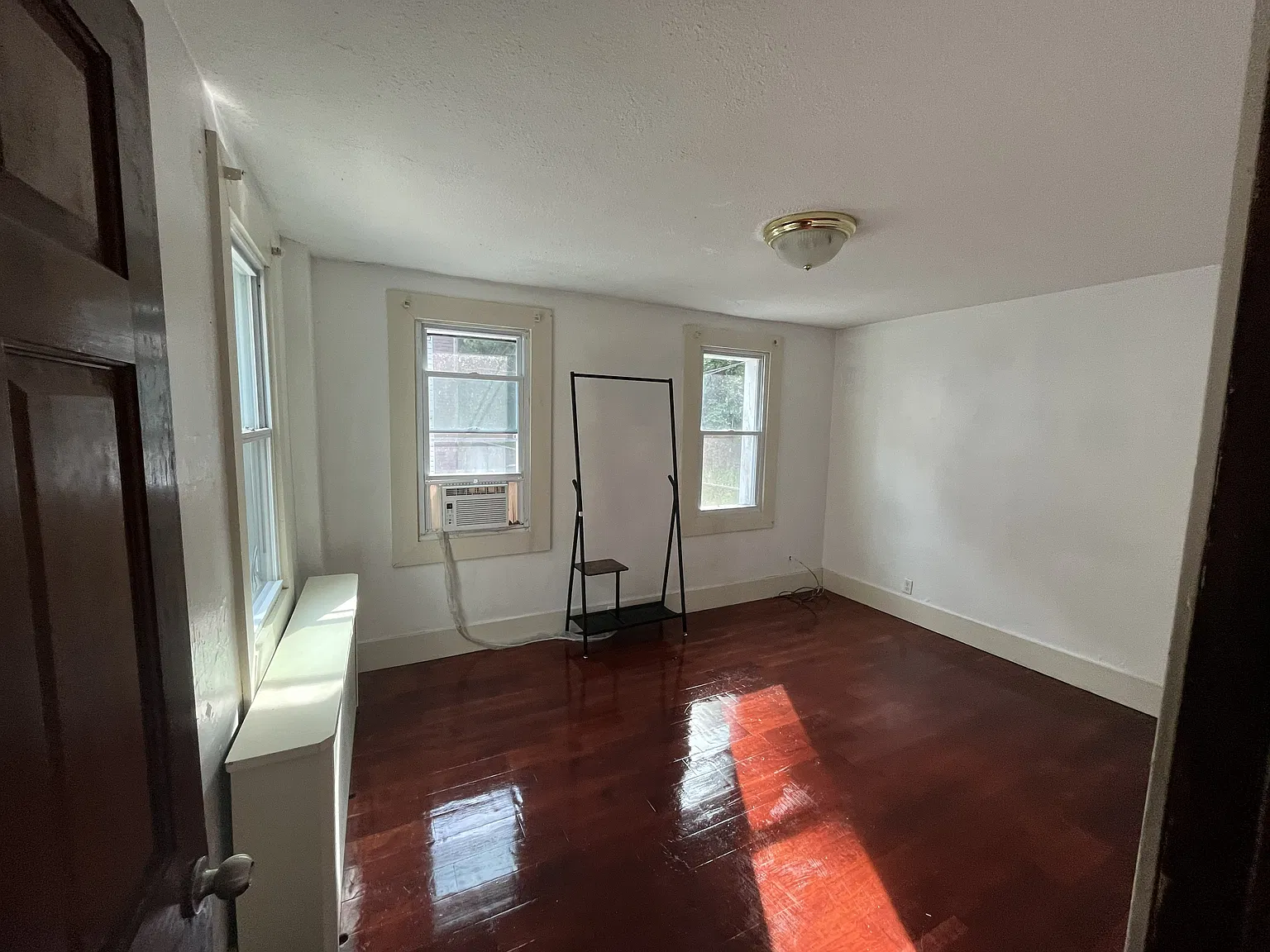 3 bed, 1200 sqft, $2,250 — Photo 3