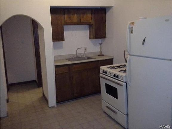 3rd image of 4226 Russell Blvd