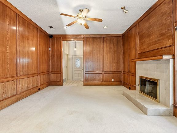 4th image of 1100 Pin Oak Ln