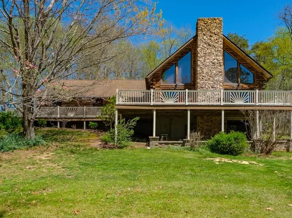 324 Green Hill Ln, Churchville, VA 24421