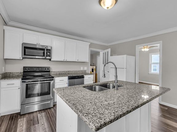 3rd image of 1031 Wilcox Dr