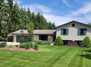 140 Debby Ln, Colgate, WI 53017