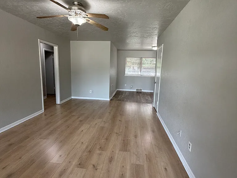 829 E Towry Dr — Photo 6
