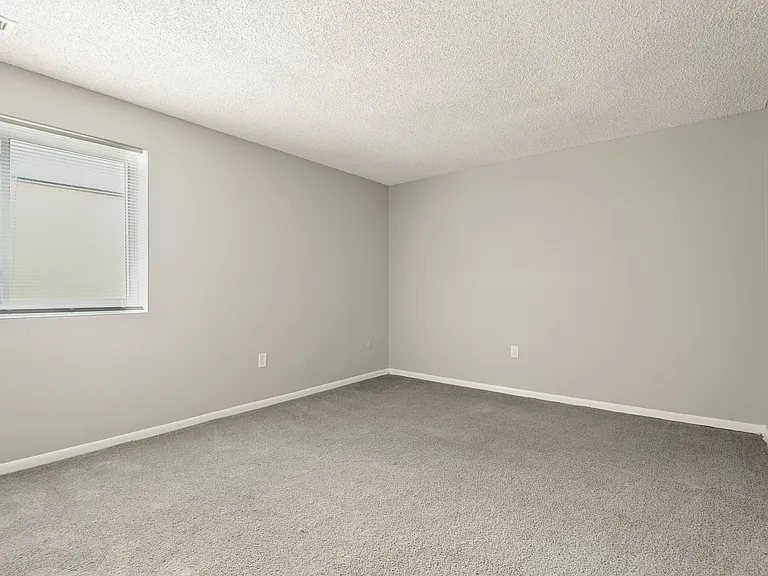 Aspen Apartments — Photo 27