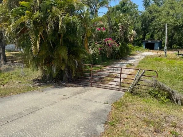 10709 E Bay Rd, Gibsonton, FL 33534