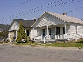 1st image of 820 Star St