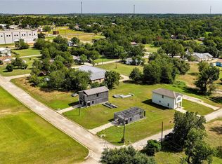 213 E 4th St, Rockdale, TX 76567