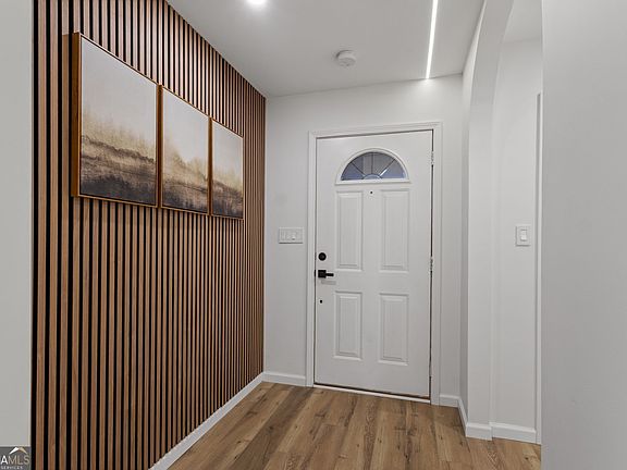 4th image of 87 Park Ln