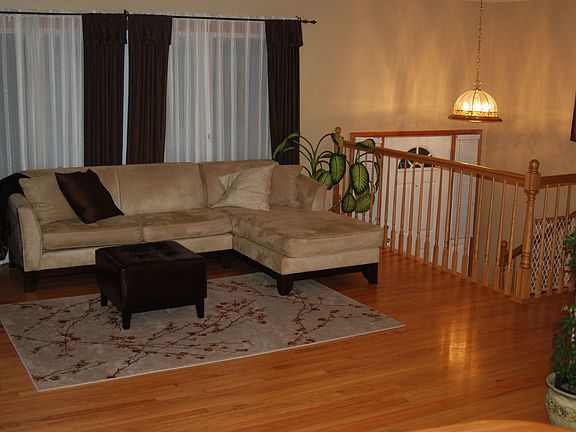 4th image of 587 Mary Jane Ln