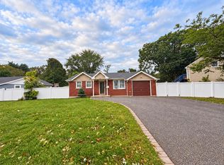 1660 N Gardiner Drive, Bay Shore, NY 11706