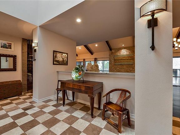 3rd image of 3913 Candlewick Ct